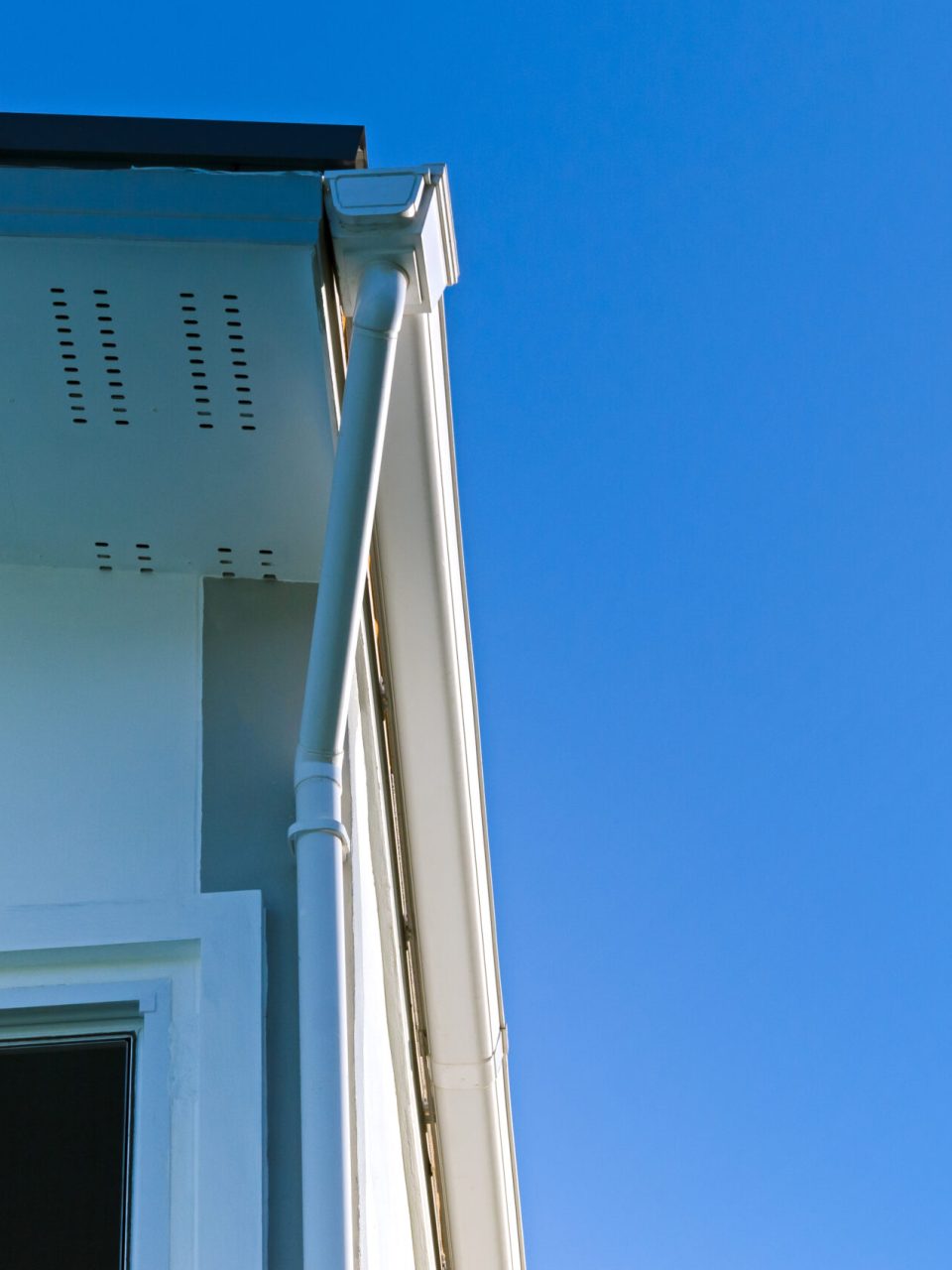 vecteezy_house-roof-with-rain-gutter-of-roof-top-house-and-large_21491081 (1) House roof with rain gutter of roof top house and large windows on blue sky background, New modern building